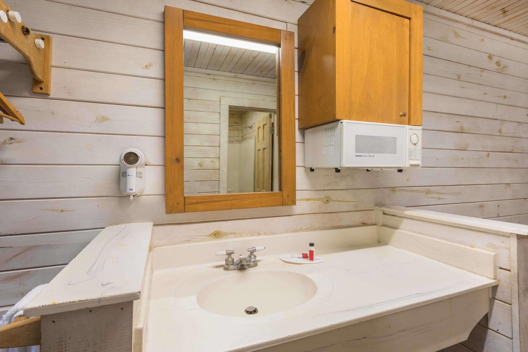Salado Creek Hotel 3*